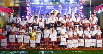 Mang mùa trăng ấm áp đến với học sinh khó khăn ở Cần Thơ