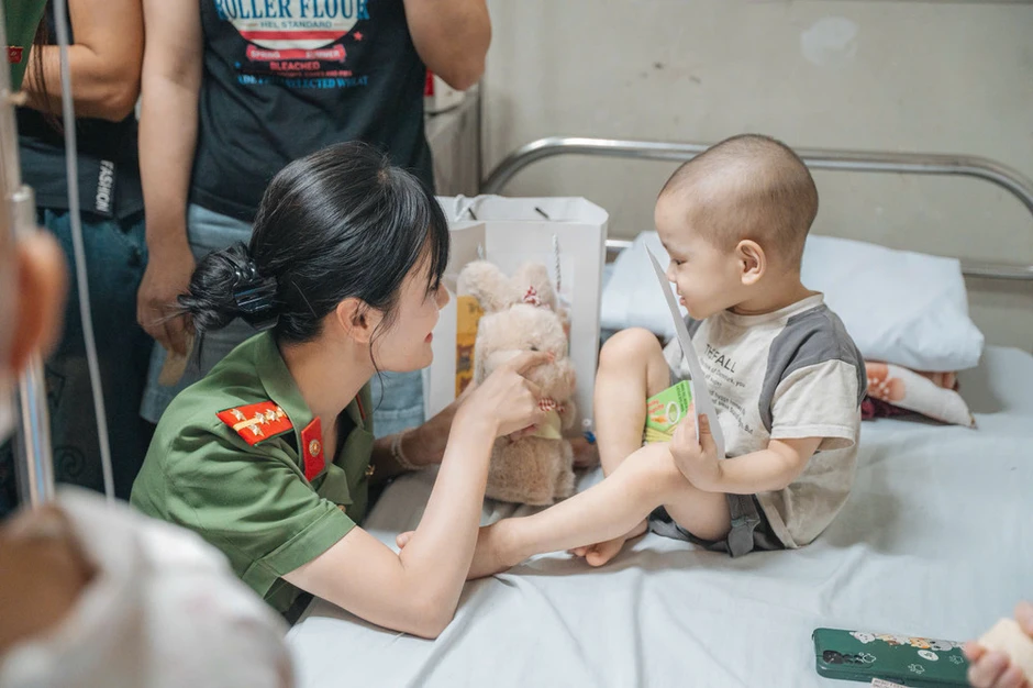 Mang niềm vui Tết thiếu nhi 1/6 đến với bệnh nhi khó khăn Mang niềm vui Tết thiếu nhi 1/6 đến với bệnh nhi khó khăn