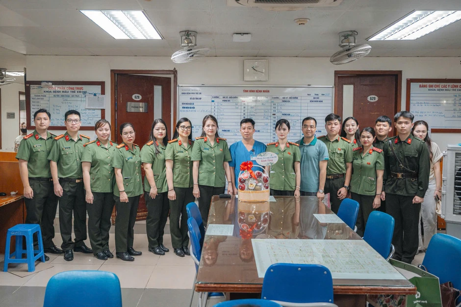 Mang niềm vui Tết thiếu nhi 1/6 đến với bệnh nhi khó khăn Mang niềm vui Tết thiếu nhi 1/6 đến với bệnh nhi khó khăn