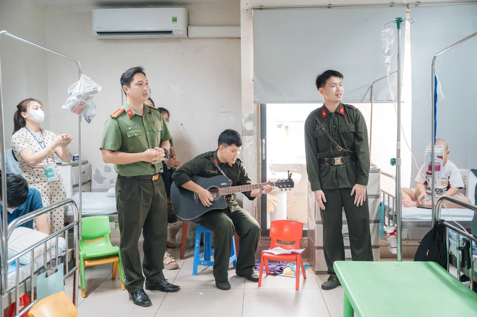 Mang niềm vui Tết thiếu nhi 1/6 đến với bệnh nhi khó khăn Mang niềm vui Tết thiếu nhi 1/6 đến với bệnh nhi khó khăn