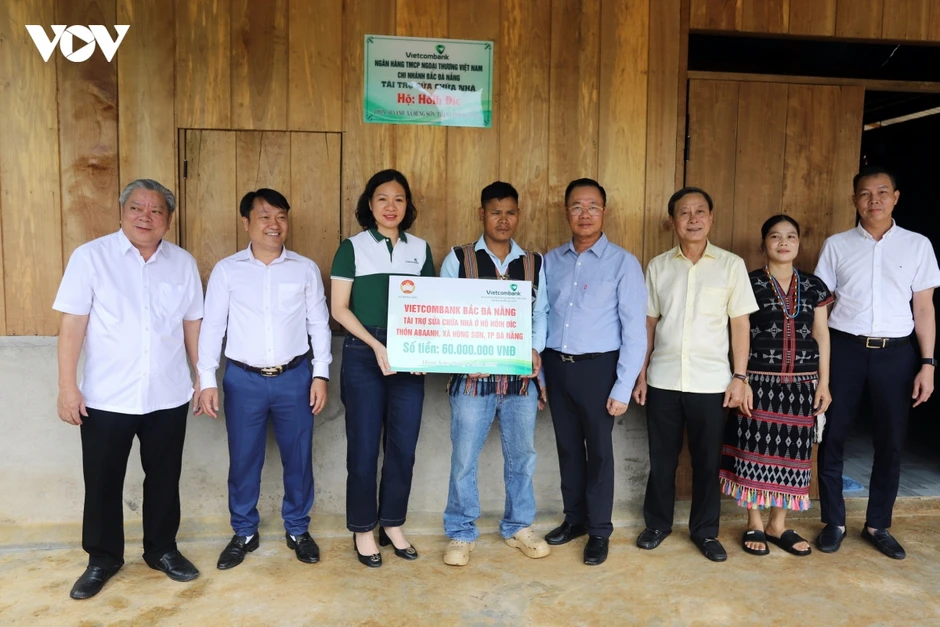 Mang yêu thương đến vùng cao Hùng Sơn
