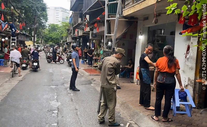 Mạnh tay xử lý chợ tạm, “chợ cóc” quanh chợ Thành Công Mạnh tay xử lý chợ tạm, “chợ cóc” quanh chợ Thành Công