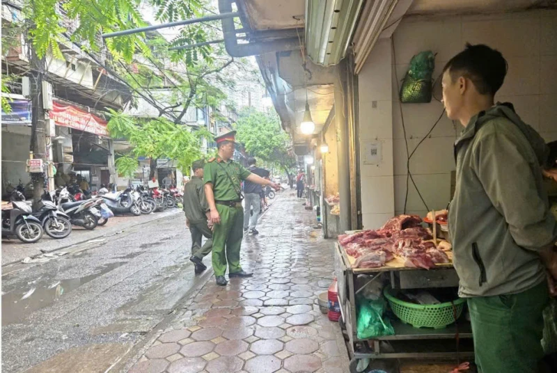 Mạnh tay xử lý chợ tạm, “chợ cóc” quanh chợ Thành Công Mạnh tay xử lý chợ tạm, “chợ cóc” quanh chợ Thành Công