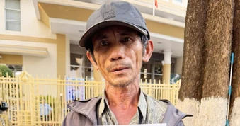 Mất 6 triệu đồng, người đàn ông bán vé số nhận lại món quà bất ngờ