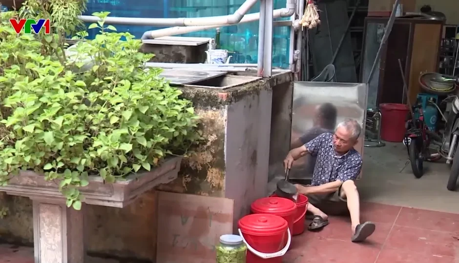 Mất nước kéo dài, hàng nghìn hộ dân ở Hải Phòng xoay xở từng xô nước