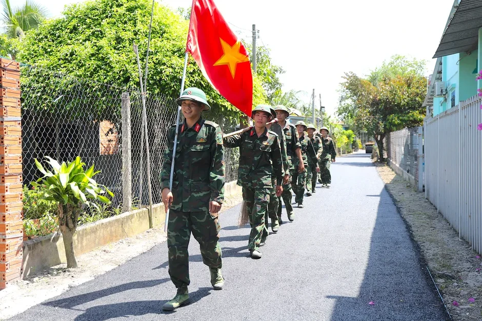 Màu áo xanh sưởi ấm lòng Mẹ Việt Nam Anh hùng Màu áo xanh sưởi ấm lòng Mẹ Việt Nam Anh hùng