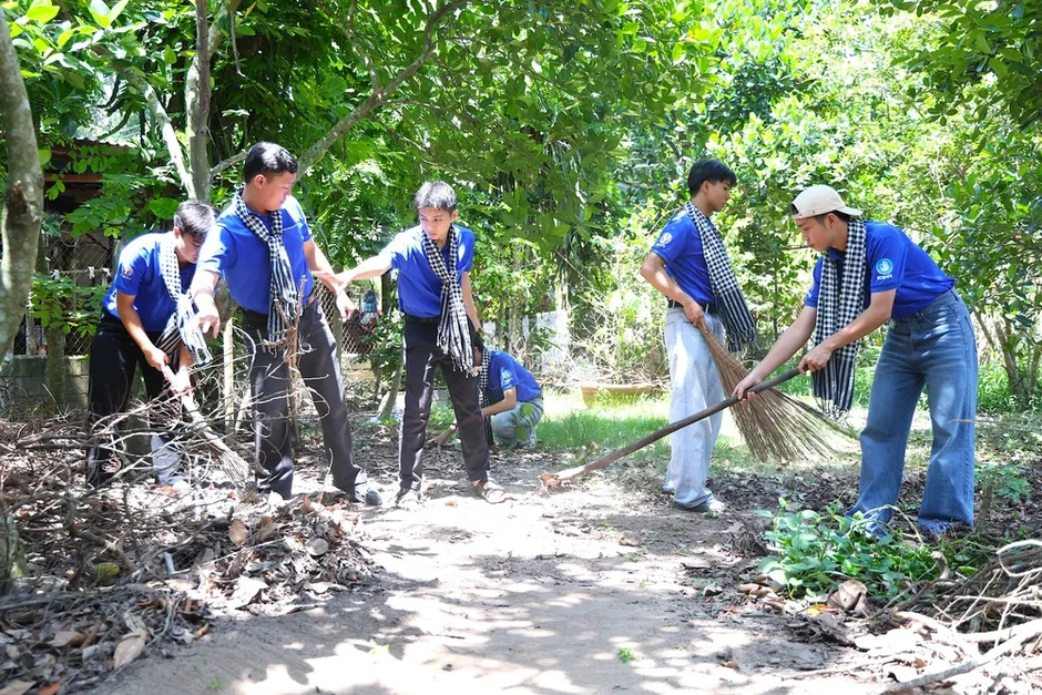 Màu áo xanh sưởi ấm lòng Mẹ Việt Nam Anh hùng Màu áo xanh sưởi ấm lòng Mẹ Việt Nam Anh hùng