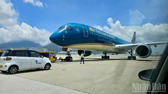 Máy bay Vietnam Airlines hạ cánh khẩn cấp tại san bay Hong Kong, kịp cấp cứu hành khách