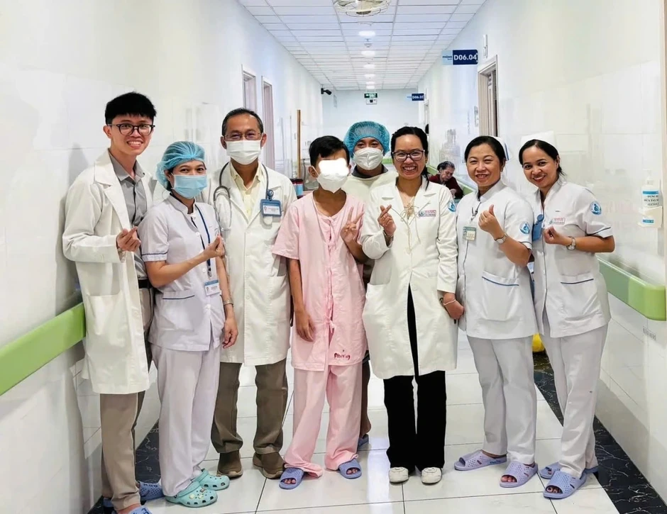 Mẹ hiến thận cứu con: Ca ghép đầu tiên thành công tại Nhi đồng 1 Mẹ hiến thận cứu con: Ca ghép đầu tiên thành công tại Nhi đồng 1