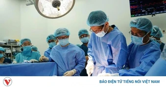 Mẹ hiến thận cứu con: Ca ghép đầu tiên thành công tại Nhi đồng 1