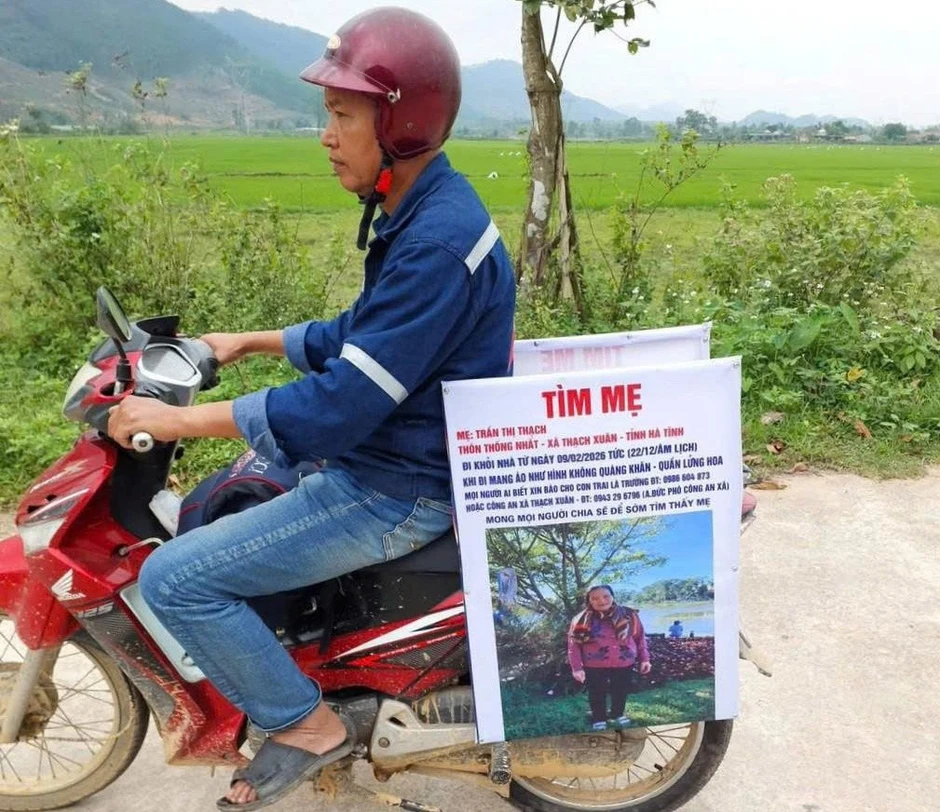 Mẹ mất tích, con trai dán thông báo lên xe máy rong ruổi tìm kiếm Mẹ mất tích, con trai dán thông báo lên xe máy rong ruổi tìm kiếm