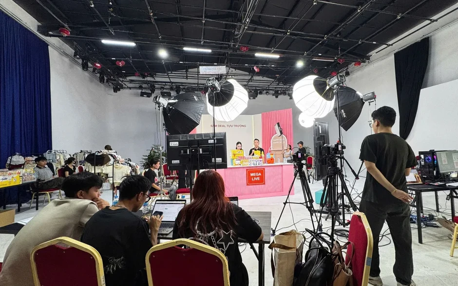 MegaLive thanh niên "Sắm deal tựu trường" chào đón năm học mới MegaLive thanh niên "Sắm deal tựu trường" chào đón năm học mới