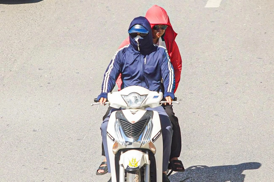 Miền Bắc bước vào đợt nắng nóng gay gắt kéo dài nhiều ngày Miền Bắc bước vào đợt nắng nóng gay gắt kéo dài nhiều ngày