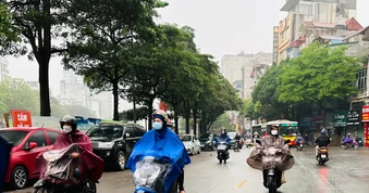 Miền Bắc tiếp tục mưa nhỏ lất phất