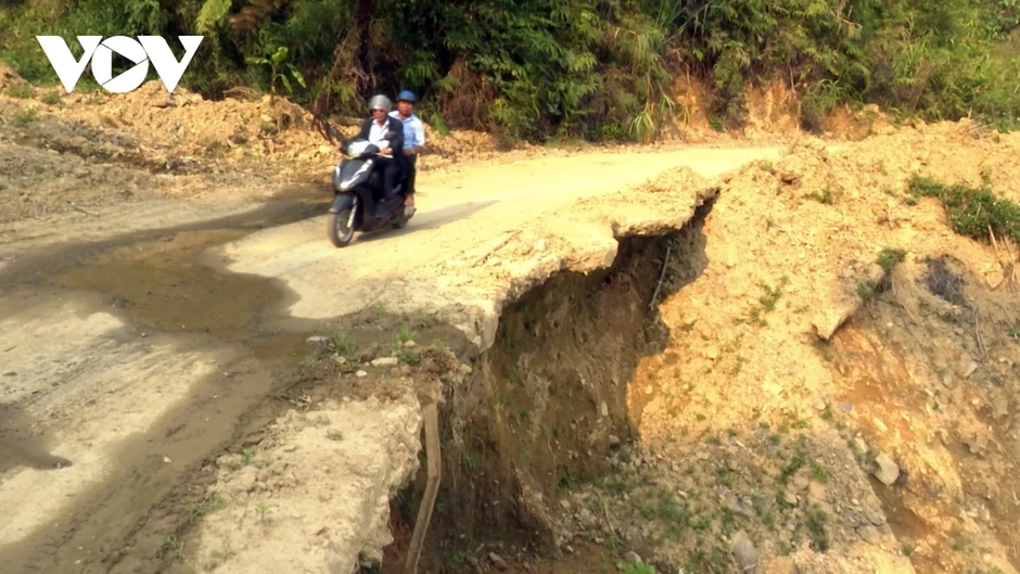 Miền núi Đà Nẵng sau thiên tai: Đường tạm, nhà tạm… nỗi lo không thể tạm Miền núi Đà Nẵng sau thiên tai: Đường tạm, nhà tạm… nỗi lo không thể tạm