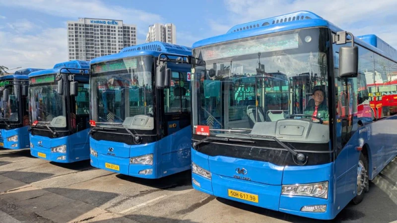 Mở các tuyến buýt kết nối với 2 sân bay và xe thí điểm biến thành xe buýt