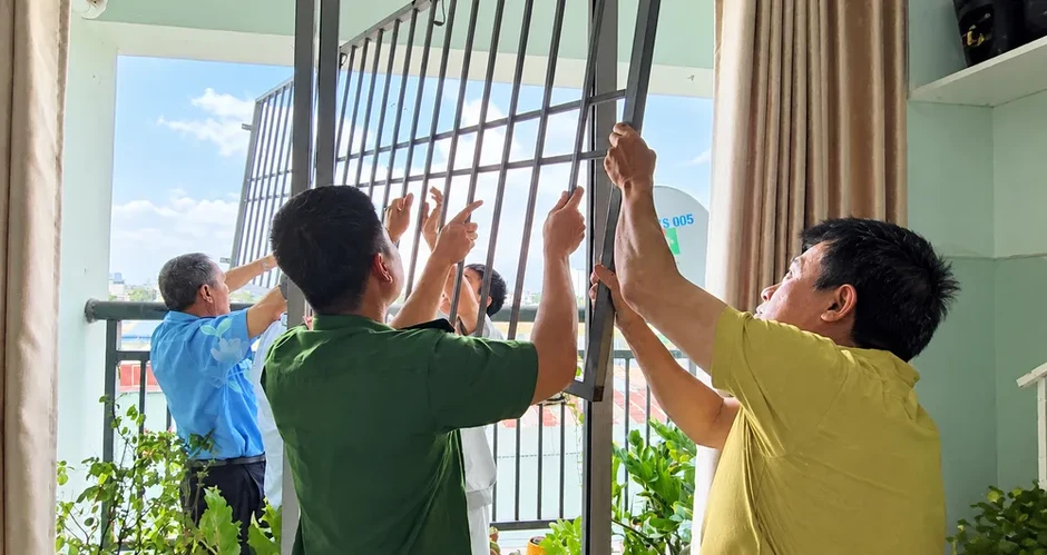 Mở “đường sống” cho nhà trong hẻm nhỏ, đa năng - Bài 3: Chủ động tạo lối thoát hiểm thứ hai Mở “đường sống” cho nhà trong hẻm nhỏ, đa năng - Bài 3: Chủ động tạo lối thoát hiểm thứ hai