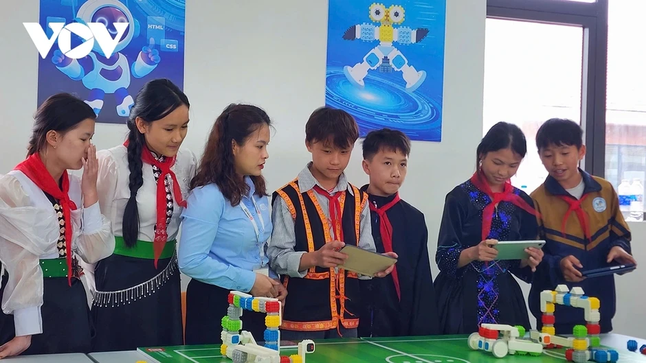 Mở lối tri thức, thắp sáng tương lai nơi biên cương Si Pa Phìn