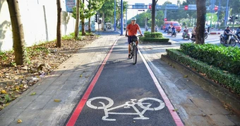 Mở rộng làn xe đạp, TP.HCM tăng cường kết nối metro, xe buýt, ngăn lấn làn