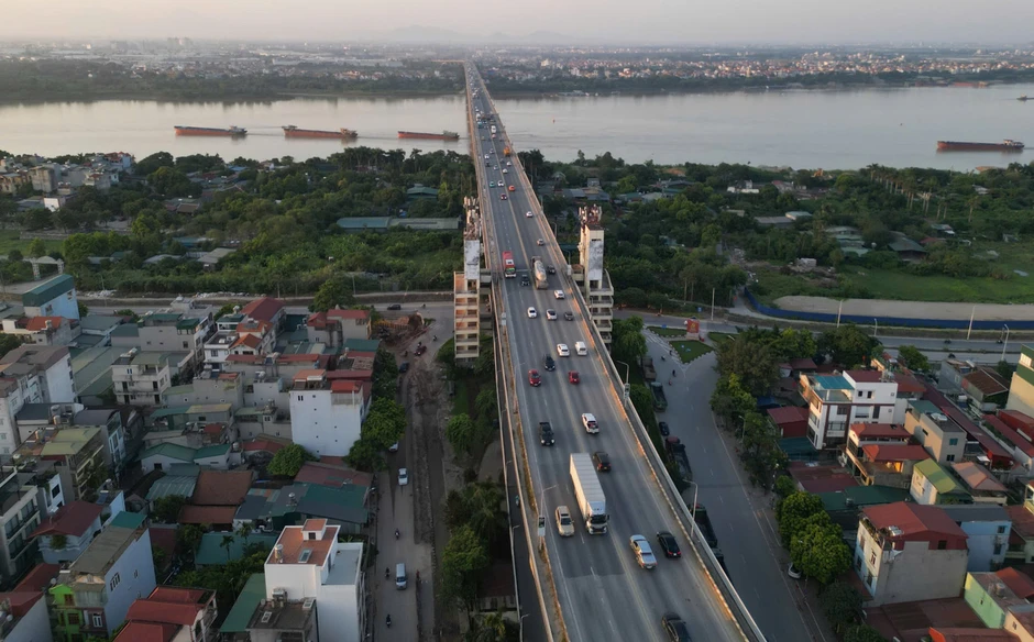 Mốc khoảng cách trên cầu Nhật Tân để hướng dẫn, cảnh báo, không xử phạt Mốc khoảng cách trên cầu Nhật Tân để hướng dẫn, cảnh báo, không xử phạt
