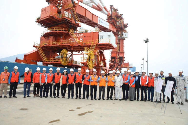 Món quà tinh thần tặng người lao động tại các Dự án thuộc Trung tâm Điện lực Quảng Trạch Món quà tinh thần tặng người lao động tại các Dự án thuộc Trung tâm Điện lực Quảng Trạch