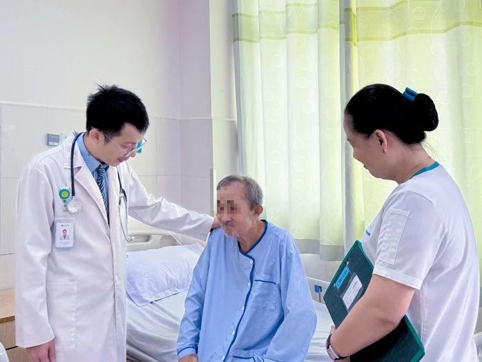 Một bệnh viện ở Cần Thơ cứu sống cụ ông liên tục ho ra máu