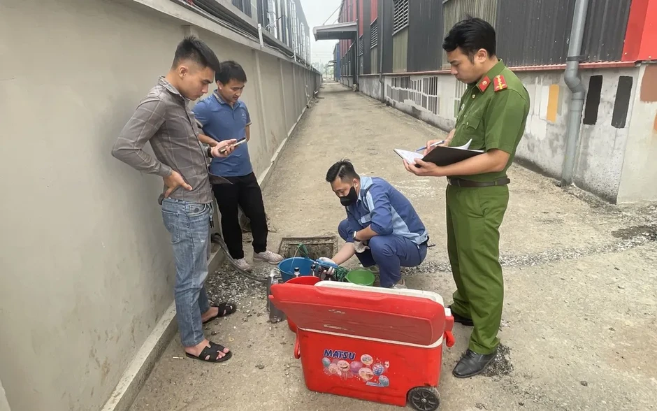 Một doanh nghiệp bị phạt gần 100 triệu đồng vì xả thải trái phép Một doanh nghiệp bị phạt gần 100 triệu đồng vì xả thải trái phép