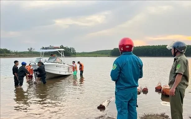 Một du khách tử vong và một người mất tích do đuối nước tại Quảng Ngãi Một du khách tử vong và một người mất tích do đuối nước tại Quảng Ngãi