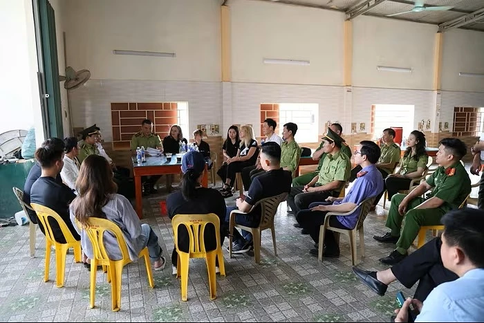Một hộ dân ở Nghệ An tự nguyện bàn giao 2 cá thể gấu ngựa nuôi nhốt hơn 20 năm Một hộ dân ở Nghệ An tự nguyện bàn giao 2 cá thể gấu ngựa nuôi nhốt hơn 20 năm