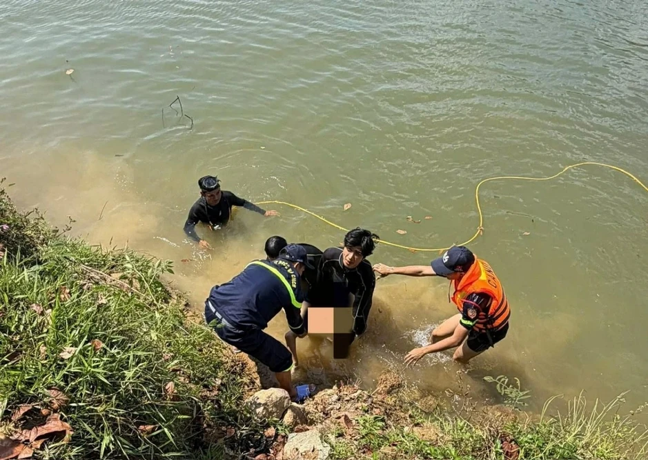 Một học sinh tử vong do đuối nước trên sông Hương, Huế Một học sinh tử vong do đuối nước trên sông Hương, Huế