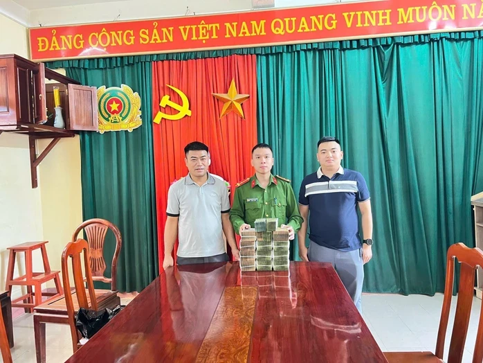 Một người dân ở Hưng Yên bất ngờ nhận được 2,1 tỉ đồng trong tài khoản