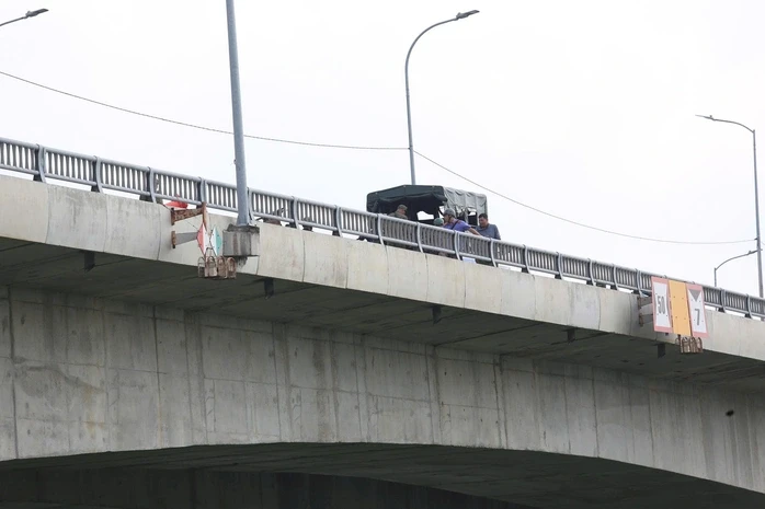 Một người nhảy cầu ở Tây Ninh, để lại xe máy và 2 điện thoại Một người nhảy cầu ở Tây Ninh, để lại xe máy và 2 điện thoại