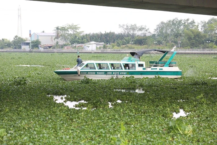 Một người nhảy cầu ở Tây Ninh, để lại xe máy và 2 điện thoại Một người nhảy cầu ở Tây Ninh, để lại xe máy và 2 điện thoại