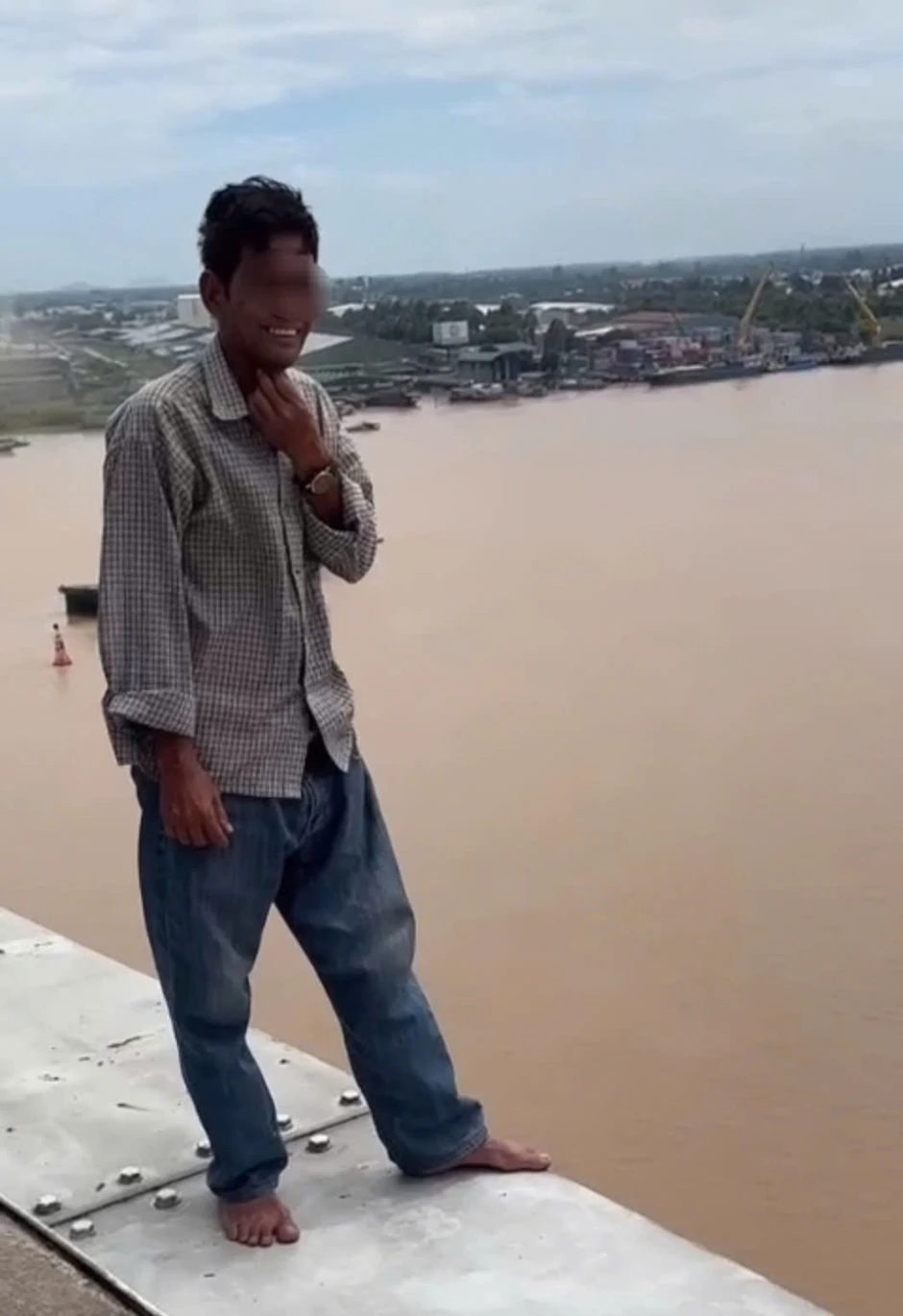 Một người nhảy cầu Vàm Cống (Đồng Tháp) tử vong Một người nhảy cầu Vàm Cống (Đồng Tháp) tử vong