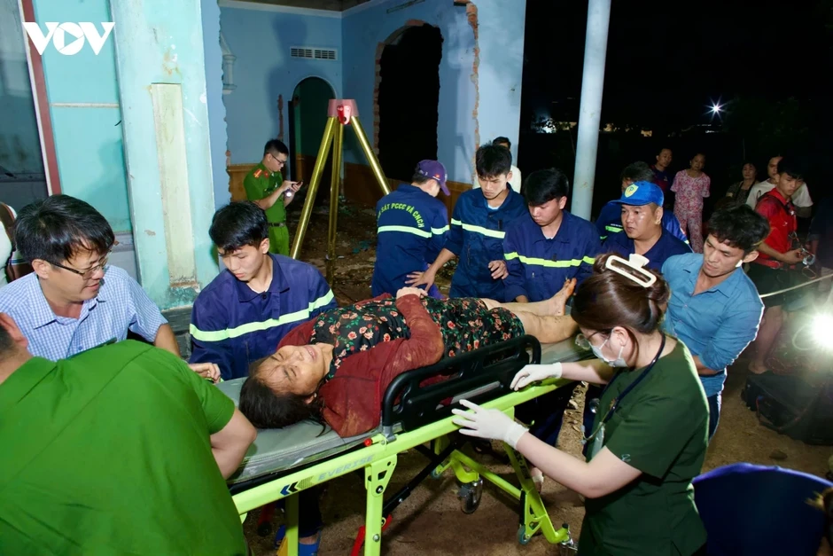 Một phụ nữ ở Gia Lai được cứu sau nhiều giờ rơi xuống giếng sâu 30m
