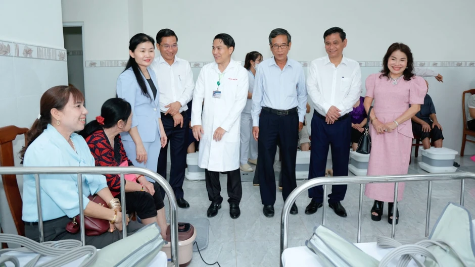 Một phường ở Đồng Nai cấp hơn 5.400 bộ sách giáo khoa miễn phí cho học sinh Một phường ở Đồng Nai cấp hơn 5.400 bộ sách giáo khoa miễn phí cho học sinh