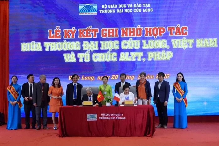 Một trường đại học ở miền Tây hợp tác với đối tác Pháp Một trường đại học ở miền Tây hợp tác với đối tác Pháp