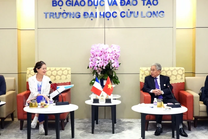 Một trường đại học ở miền Tây hợp tác với đối tác Pháp Một trường đại học ở miền Tây hợp tác với đối tác Pháp