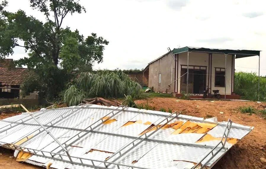 Một xã thiệt hại hơn 12 tỉ đồng sau trận mưa đá kéo dài 30 phút Một xã thiệt hại hơn 12 tỉ đồng sau trận mưa đá kéo dài 30 phút