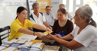 Mức trợ cấp hằng tháng đối với cán bộ xã, phường, thị trấn già yếu nghỉ việc