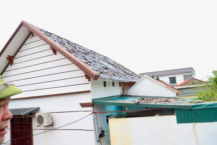 Mưa đá, dông lốc gây ảnh hưởng tới 4.000 hộ dân một xã ở Thanh Hóa Mưa đá, dông lốc gây ảnh hưởng tới 4.000 hộ dân một xã ở Thanh Hóa