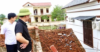 Mưa đá, dông lốc gây ảnh hưởng tới 4.000 hộ dân một xã ở Thanh Hóa