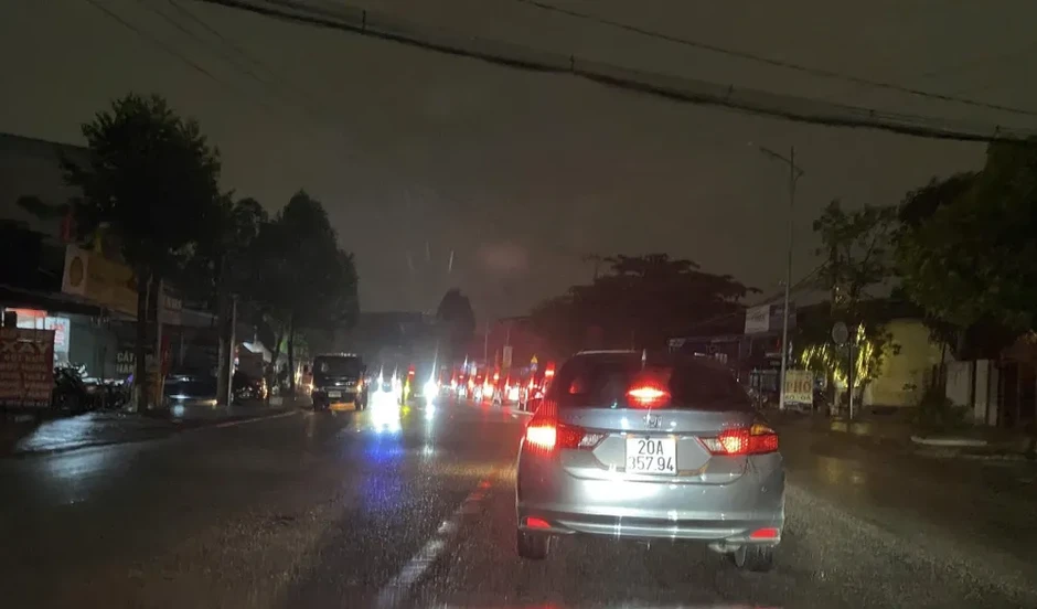 Mưa đá, giông lốc gây thiệt hại nhiều nơi