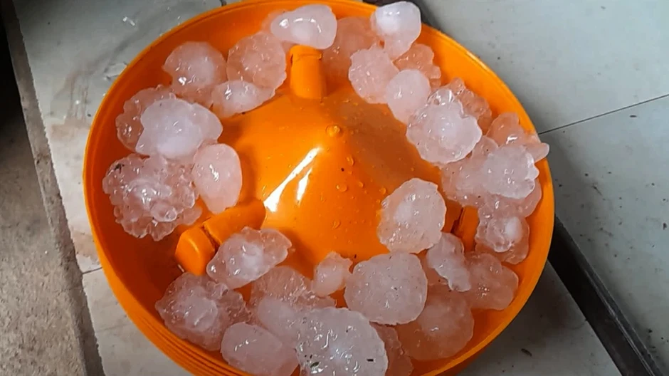 Mưa đá to bằng quả trứng gà ở miền núi Nghệ An Mưa đá to bằng quả trứng gà ở miền núi Nghệ An
