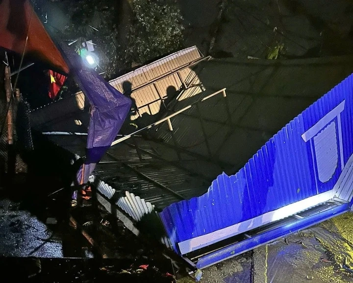 Mưa đá trắng xóa, dông lốc "xé toạc" nhà xưởng ở Thái Nguyên Mưa đá trắng xóa, dông lốc "xé toạc" nhà xưởng ở Thái Nguyên