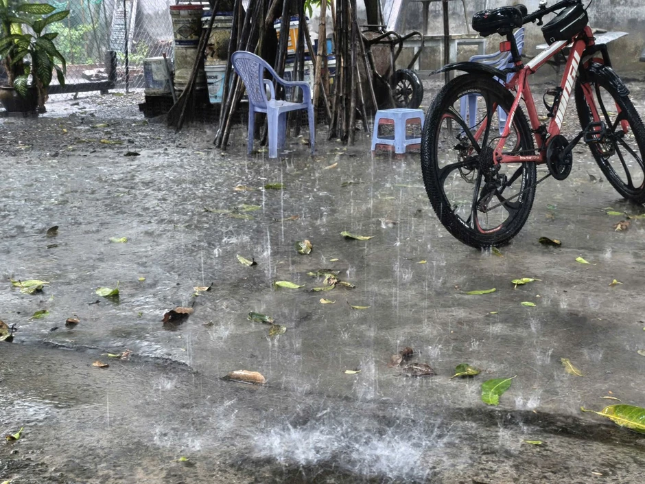 Mưa dông bất ngờ làm hạ nhiệt TP Hồ Chí Minh Mưa dông bất ngờ làm hạ nhiệt TP Hồ Chí Minh