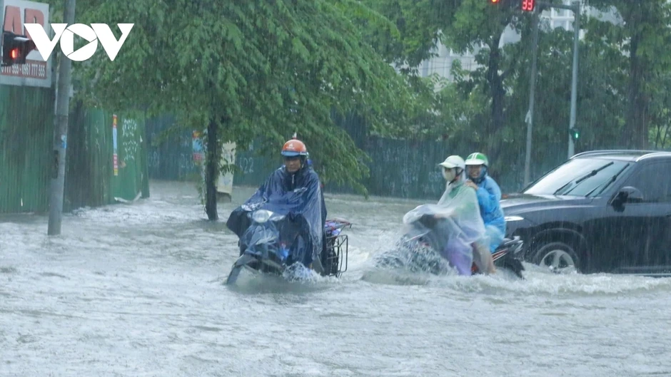 Mưa dông gia tăng ở Bắc Bộ, cảnh báo nguy cơ lốc, sét và sạt lở đất Mưa dông gia tăng ở Bắc Bộ, cảnh báo nguy cơ lốc, sét và sạt lở đất
