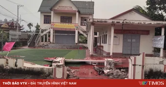 Mưa dông kèm lốc xoáy giật bay mái nhà ở Quảng Trị