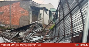 Mưa dông kèm lốc xoáy tại Đồng Tháp, gần 50 căn nhà bị sập và tốc mái