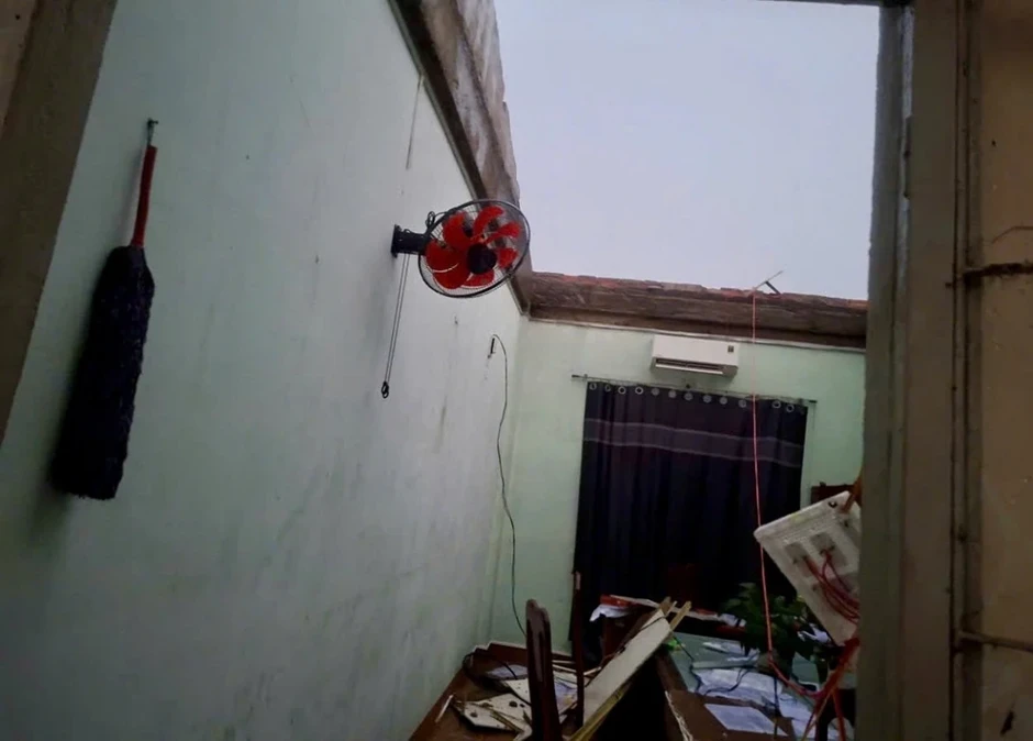 Mưa dông làm một nhân viên UBND phường ở Lâm Đồng bị thương Mưa dông làm một nhân viên UBND phường ở Lâm Đồng bị thương
